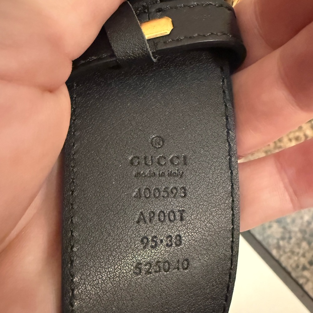 Gucci Black Leather Belt with Antique Gold Double G Buckle - Picture 4 of 7